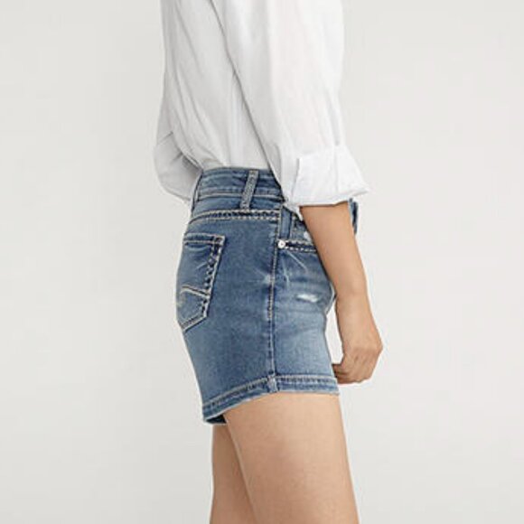 NWT Silver Jeans Mid Rise Elyse Short In Medium Indigo Wash - Picture 3 of 5